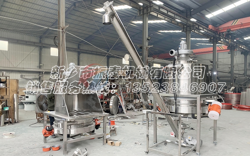 抗菌肽人工小袋無塵投料站直排篩：完美輸送除雜篩分，潔凈生產(chǎn)