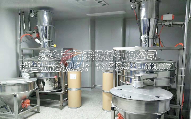 PVA聚乙醇粉料生產(chǎn)中的粉塵污染問題如何破解？真空上料機旋振篩給出答案